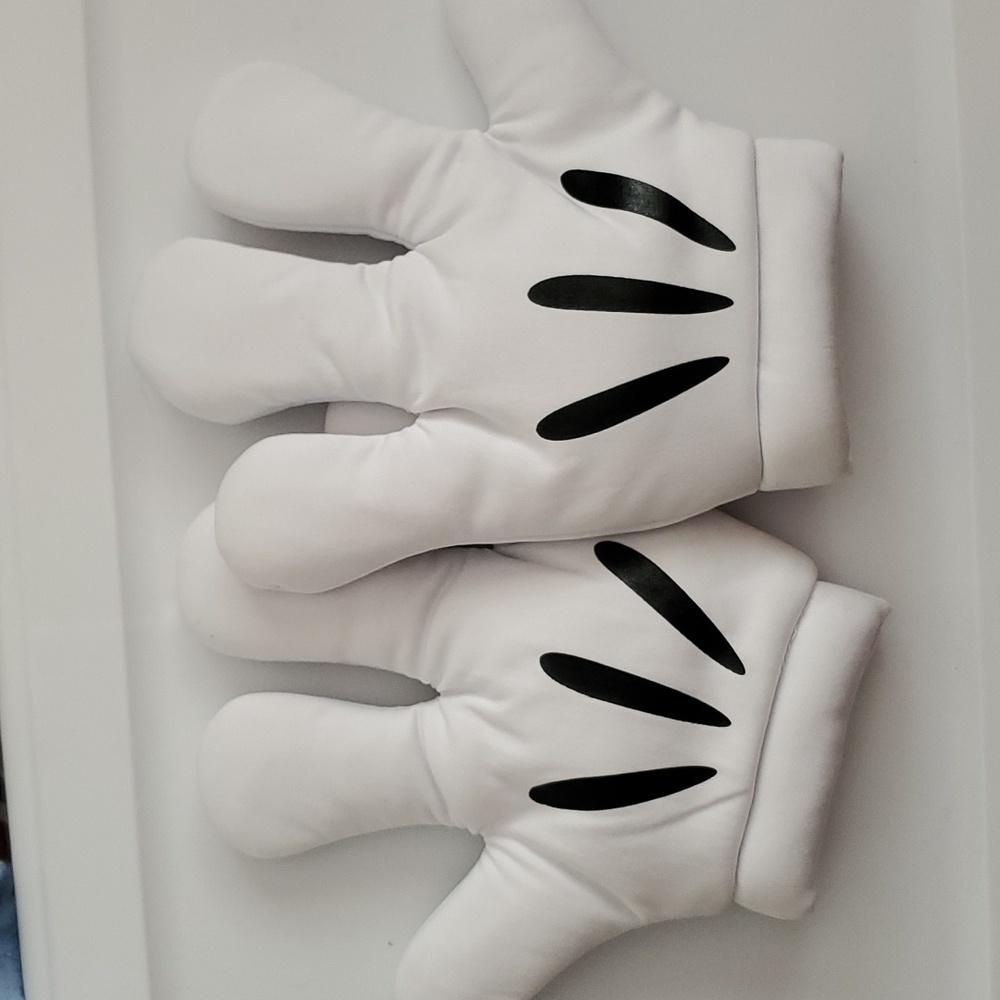 Mickey mouse hands